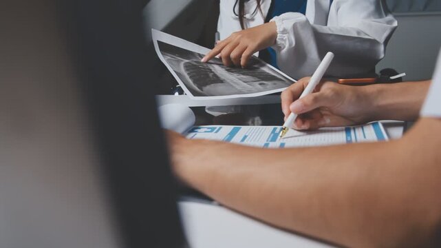 Doctor and patient are discussing consultation about symptom problem. Doctor explained the patient's condition and how to care for the patient in detail.