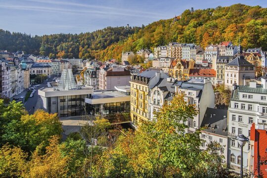 Town centre in the Tepla Valley with the spa colonnade in autumn, Karlovy Vary, West Bohemian Spa Triangle, Karlovy Vary Region, Bohemia, Czech Republic, Unesco World Heritage Site