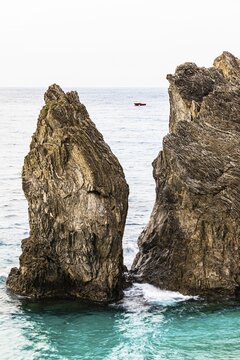 Boulders in the turquoise green sea, Monterosso al Mare, Cinque Terre, Ligurian Coast, Liguria, Italy