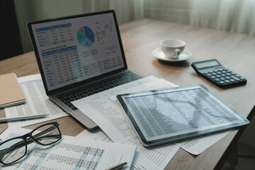 Obraz premium Spreadsheet Accountant billing laptop dashboard, printed documents, calculator, eyeglasses on desk, supporting accounting review, financial analysis, billing report workflow.
