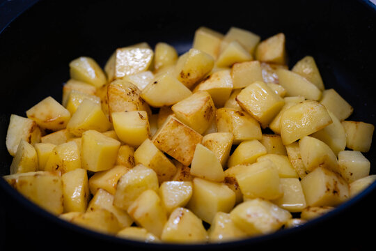 Bratkartoffeln mit Kr&auml;utern und Gew&uuml;rzen