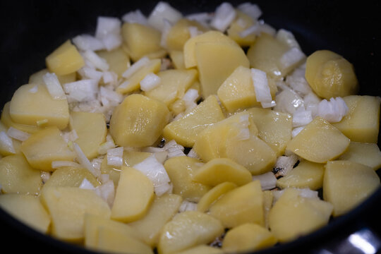 Bratkartoffeln mit Kr&auml;utern und Gew&uuml;rzen