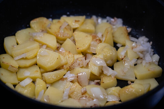 Bratkartoffeln mit Kr&auml;utern und Gew&uuml;rzen