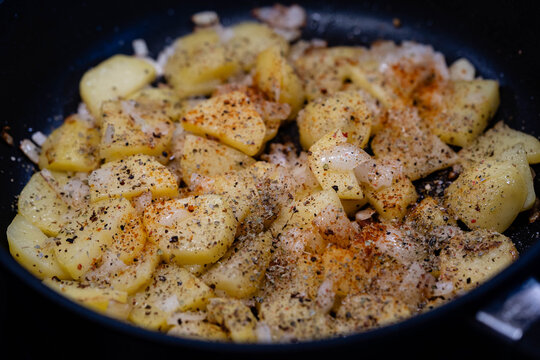 Bratkartoffeln mit Kr&auml;utern und Gew&uuml;rzen