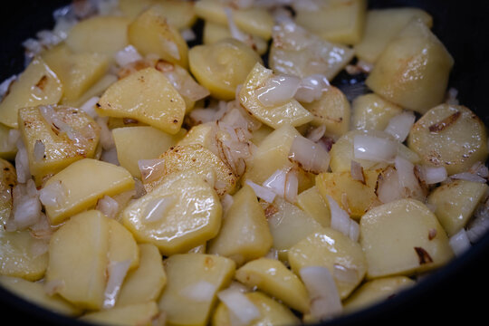 Bratkartoffeln mit Kr&auml;utern und Gew&uuml;rzen