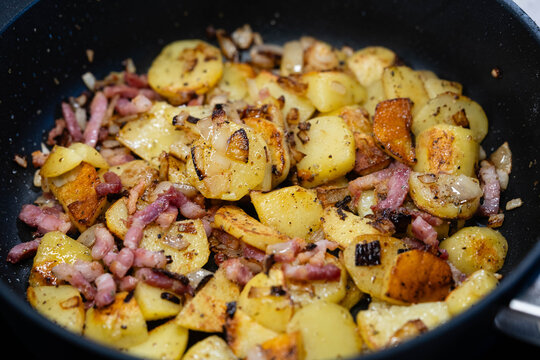 Bratkartoffeln mit Kr&auml;utern und Gew&uuml;rzen