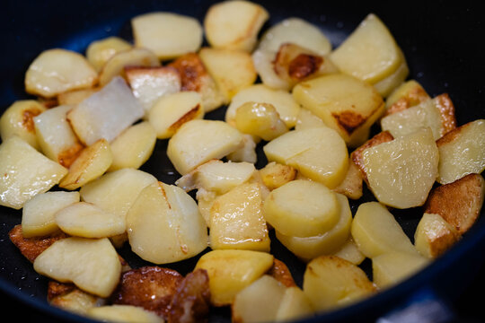 Bratkartoffeln mit Kr&auml;utern und Gew&uuml;rzen