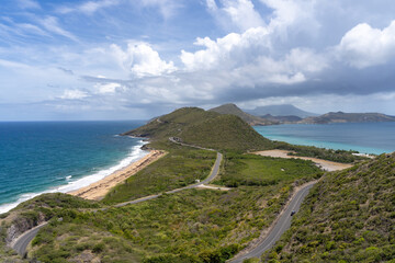 Vista del Caribe y el Atlantico en el istmo de San Cristobal y Nieves © Frank Coronado
