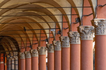 Obraz premium Arches and columns of a historic portico in Bologna