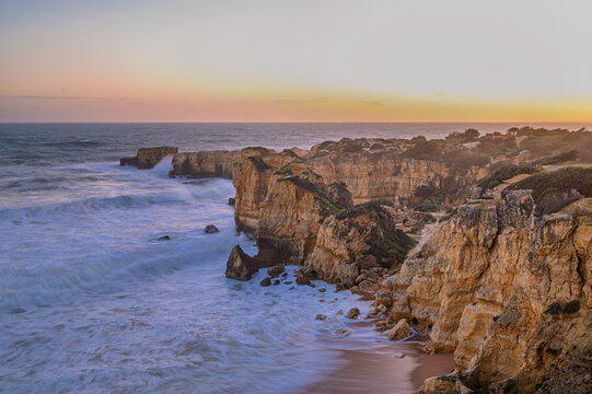 Stunning Praia da Mar&eacute; das Porcas beach is part of Praia da Coelha beach, located along the Portugal&rsquo;s Algarve coast