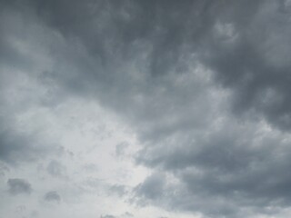 Obraz premium Dark moody overcast sky filled with heavy grey storm clouds before rainfall