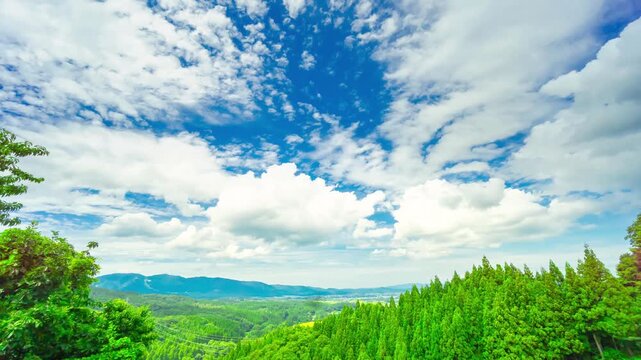 富山県・夏の南砺市　大鋸屋展望所から望む風景　タイムラプス