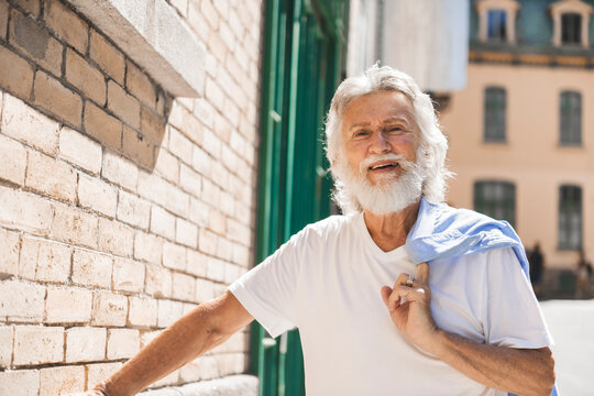 Senior man in the city urban backgroud having great time
