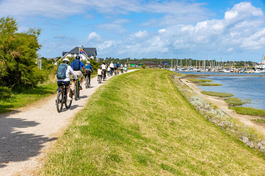 Fahrradweg mit Blick auf den Seezeichenhafen bei Steenodde, Insel Amrum