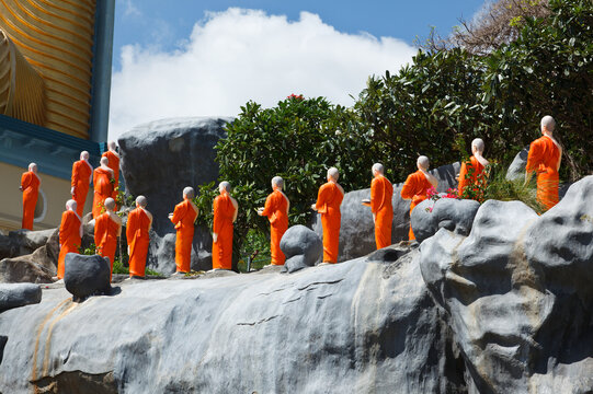 The Buddhist monk statues with Buddha