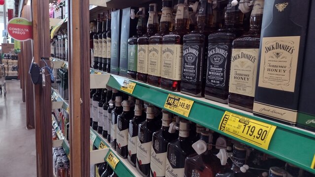 ITABIRA, BRAZIL - AUGUST 26, 2026: Bottles of Jack Daniel's Tennessee whiskey and Ballantine's Scotch whisky displayed on supermarket liquor shelves with price tags in Itabira, Minas Gerais.