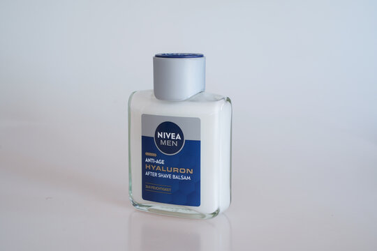 NIVEA MEN Sensitive Post Shave Balm symbolizing care, freshness and daily routine