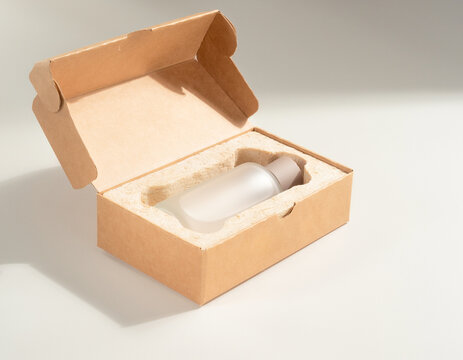Luxury Sustainable Packaging With Molded Mycelium Insert and Premium Cosmetic Bottle