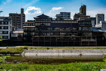 Fototapeta premium old building in the city of kyoto riverfront