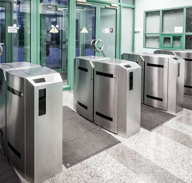 Security gateway and electronic card reader