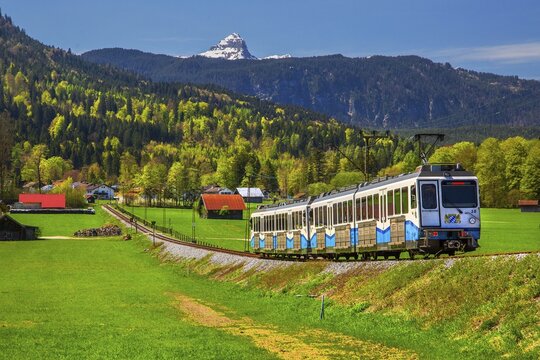 Zahnradbahn der Bayerische Zugspitzbahn, Garmisch-Partenkirchen, Loisachtal, Werdenfelser Land, Upper Bavaria, Bavaria, Germany