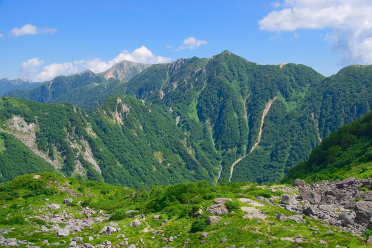 北アルプスの天狗原から望む大天井岳、西岳