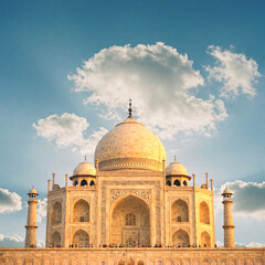 Taj Mahal on sunrise. India © Wojciech