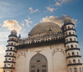 Golgumbaz, mausoleum in Bijapur , Karnataka, India © Wojciech