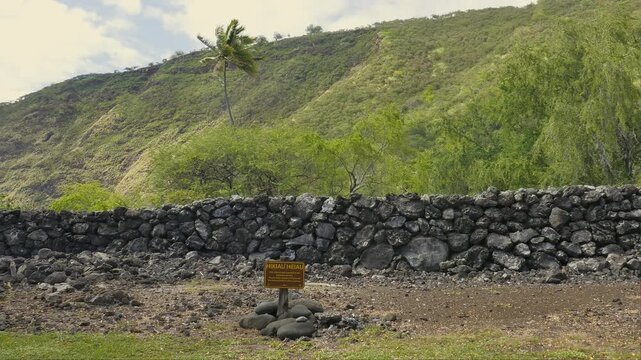 Located south of Kona on the big island of Hawaii, Kealakekua Bay State Historical Park is home to Hikiau Heiau, a sacred religious site for the native Hawaiian people.