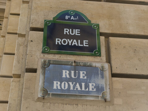 Rue Royale street signs displaying the name of the street and arrondissement in Paris