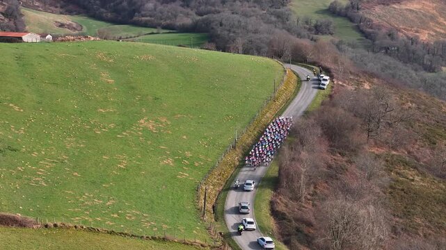 Aerial view of a cycling race in the Basque Country.