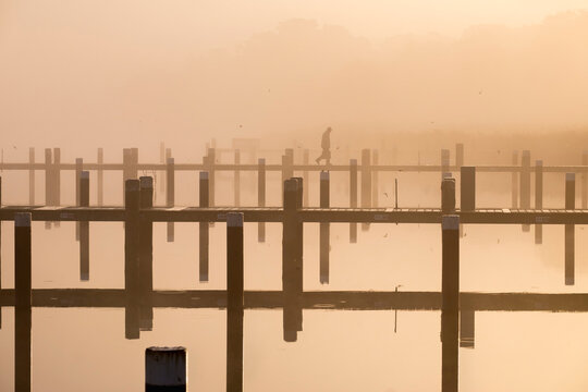 Germany, Fischland-Darss-Zingst, Prerow, Prerowstrom, morning mood at harbour