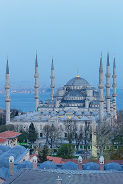 Turkey, Istanbul, Blue Mosque at dusk