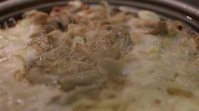 牛モツとうどんの鍋料理