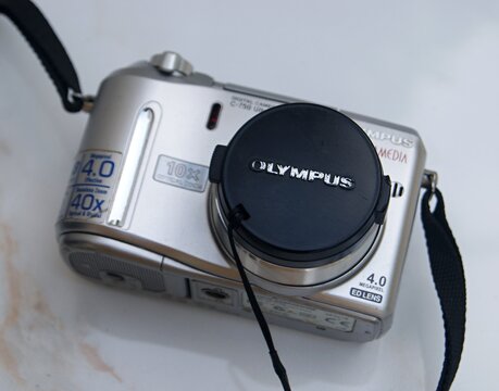 Olympus Camedia C-750 Ultra Zoom digital camera