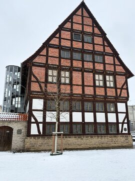 Winter mit Eis und Schnee im Zentrum von Detmold in Ostwestfalen