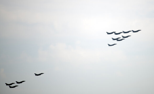 des avions de guerre de la aviation fran&ccedil;aise lors du d&eacute;fil&eacute; du 14 juillet &agrave; Paris en France