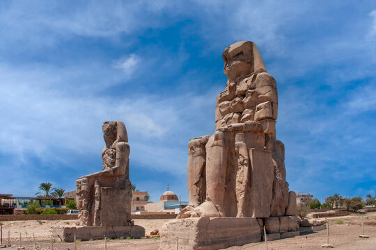 Los Colosos de Memn&oacute;n en el templo funerario de Amenofis III, L&uacute;xor