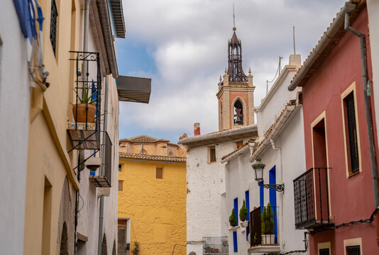 The Parish Church of Saint Thomas the Apostle and Philip Neri (Iglesia de Santo Tom&aacute;s Ap&oacute;stol y San Felipe Neri)