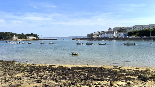 plages et rues de Douarnenez l'&eacute;t&eacute; en Bretagne
