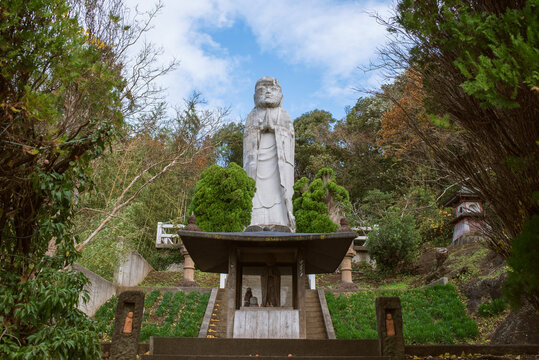 新潟県・佐渡島　日本一大きい地蔵　幸福（しあわせ）地蔵
