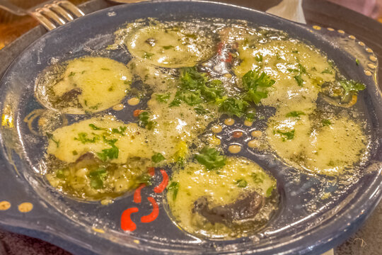 Cassolette d&rsquo;escargots &agrave; l&rsquo;alsacienne gratin&eacute; au four