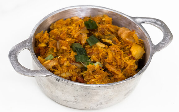 Rougail de morue dans une marmite cr&eacute;ole 