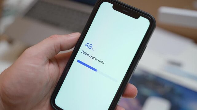 Data deletion progress on smartphone screen ends with deletion failed error