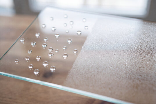 Anti-Fog Nanocoating on Glass Surface with Water Vapor Repulsion Effect &ndash; 5K Optical Clarity Treatment