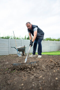 Leveling Soil for Landscaping