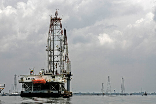 Lagunillas, Zulia, Venezuela. March, 20, 2026. An oil drilling and pumping platform and derrick are seen in Lake Maracaibo. Photo: Jos&eacute; Bula Urrutia.