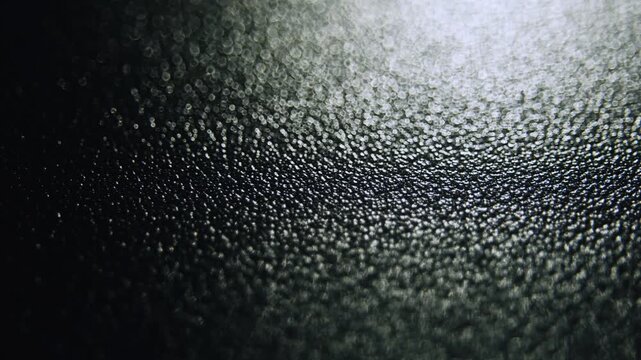 暗い背景に差し込むシャープな光の筋と影、モダンでミニマルなグラフィック素材