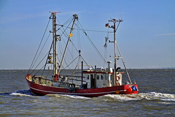 Obraz premium Fischkutter auf der Nordsee vor Cuxhaven