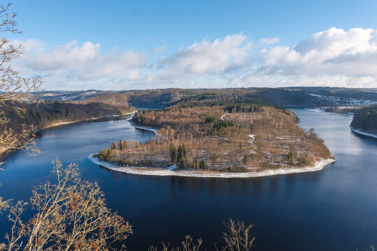 Blick vom Heinrichstein bei Saalburg-Ebersdorf auf den oberen Bereich der Talsperre Bleiloch Panoramaaufnahme